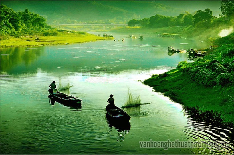 ផ្លូវតូចចង្អៀតនេះមមាញឹកដោយសកម្មភាព នៅពេលដែលរដូវស្លឹកឈើជ្រុះមកដល់។