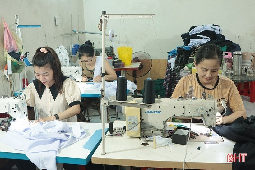 Las instalaciones de costura de uniformes están ocupadas 