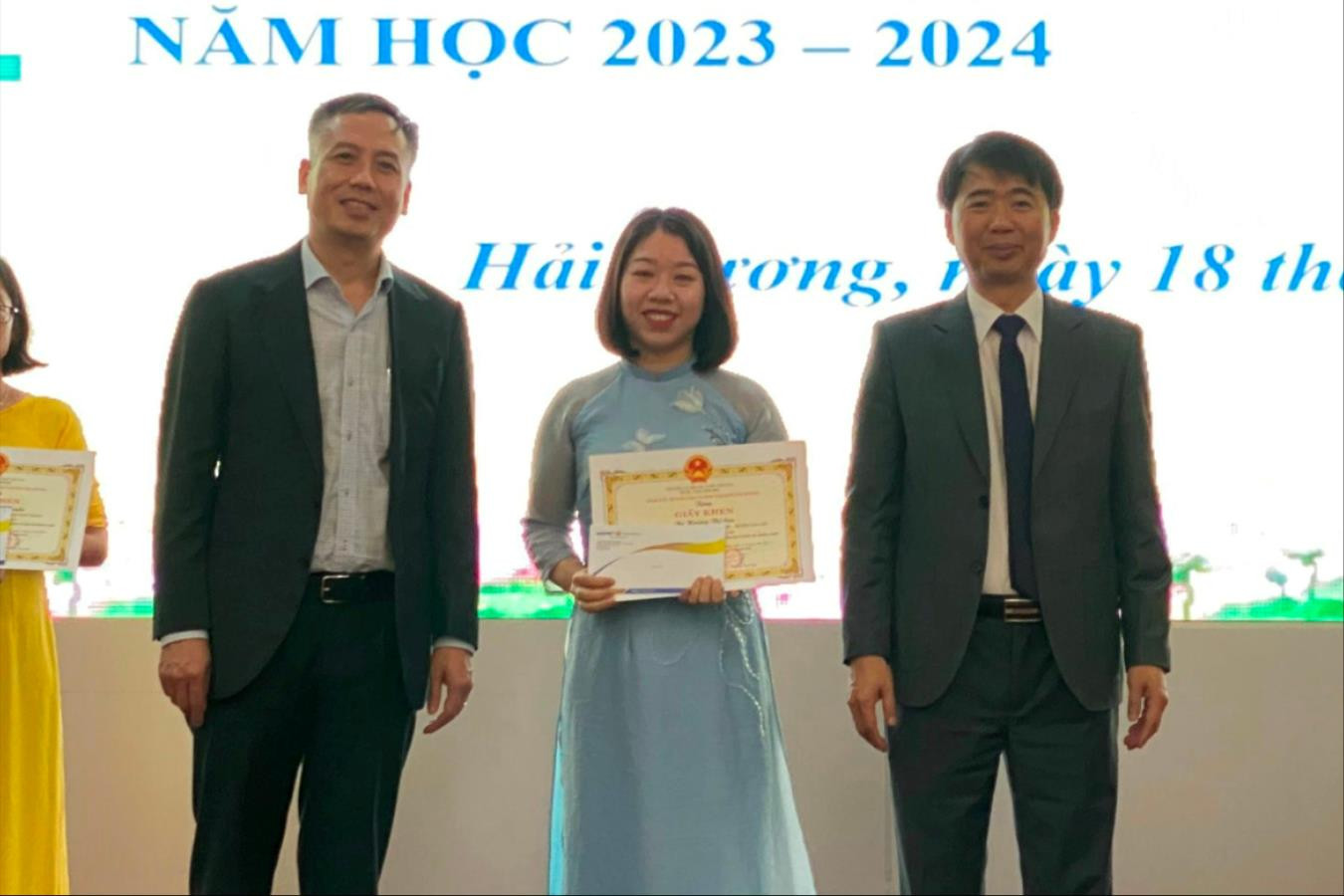 លោកគ្រូ Hoang Thi San មានគំនិតច្នៃប្រឌិត និងបង្រៀនបានល្អ។