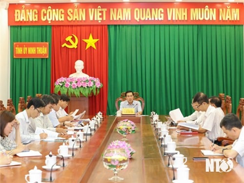 Họp giao ban các cơ quan tham mưu, giúp việc Tỉnh ủy