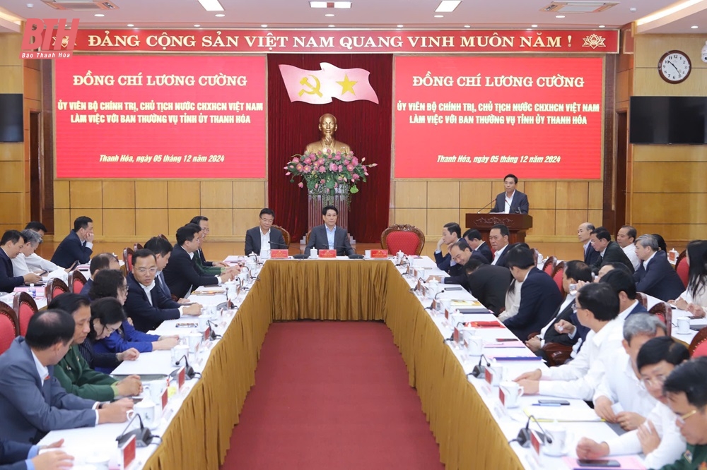 Le président Luong Cuong travaille avec le Comité permanent du Comité provincial du Parti de Thanh Hoa