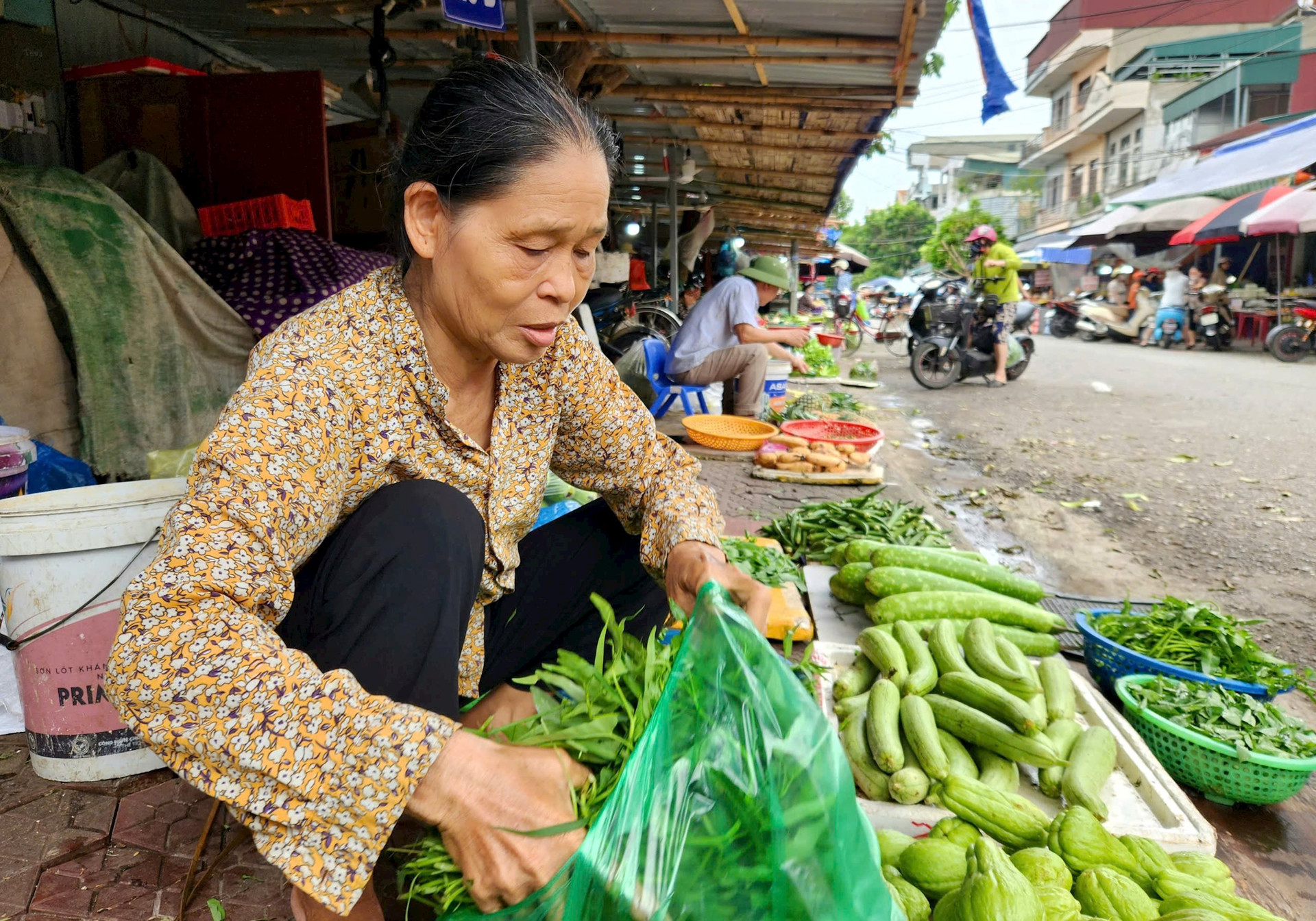 ລາຄາ​ຜັກ​ຢູ່​ນະຄອນ ຫາຍ​ເຢືອງ ​ເພີ່ມ​ຂຶ້ນ 2 ​ເທົ່າ ພາຍຫຼັງ​ພາຍຸ​ເລກ 3