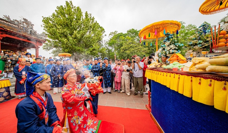 เทศกาลงานประเพณีเว้เป็นมรดกแห่งชาติ ภาพ 1