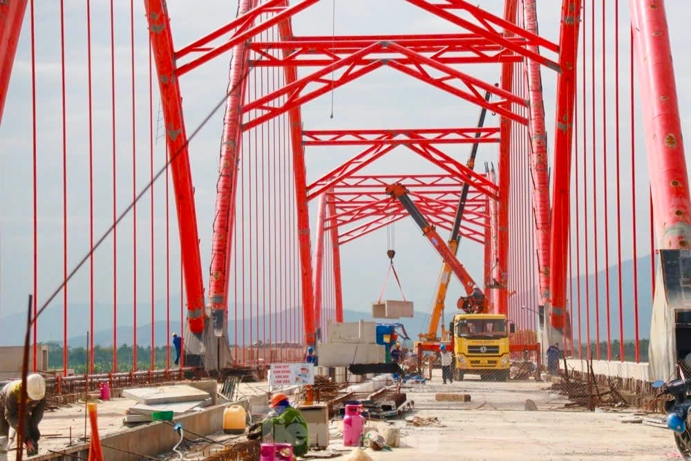 El primer puente de arco de acero en Quang Ngai está listo para abrir al tráfico a finales de año, foto 12