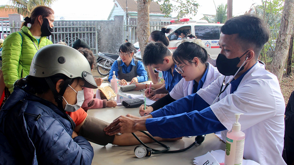 កម្មវិធី "Spring Volunteer - Tet Charity" នៅឃុំជប់បូ ស្រុកក្រាំងប៊ុក