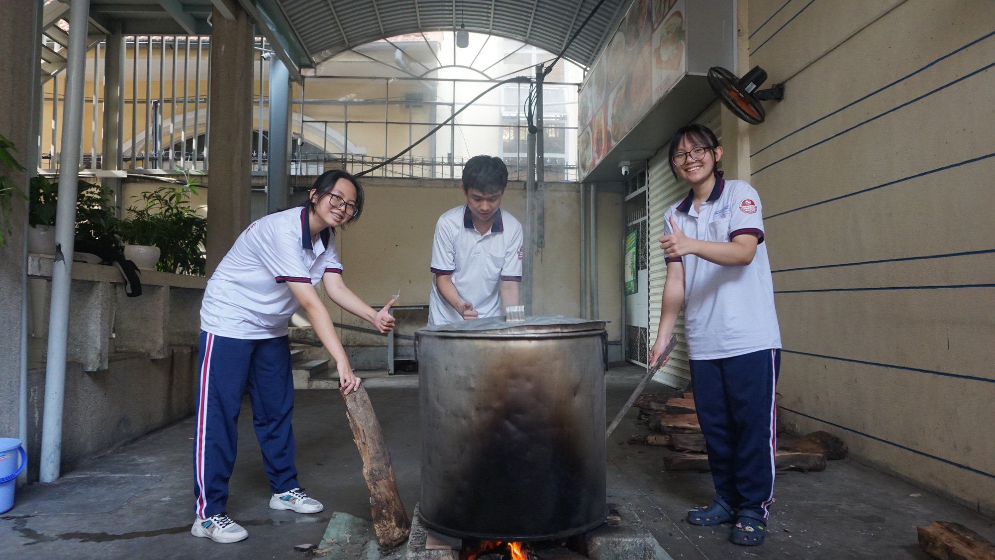 Học sinh say mê 'Sắc màu văn hóa dân tộc' - Ảnh 3.