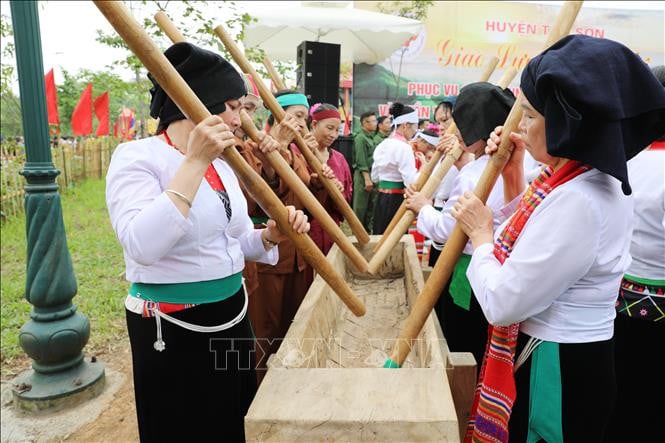 Hung Temple에서 축제 분위기가 가득하다