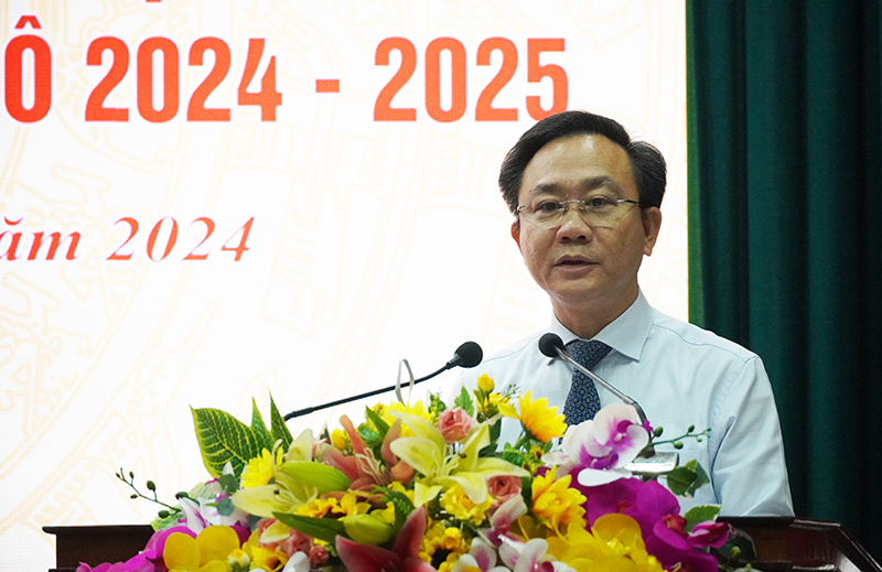 Le vice-président du Comité populaire provincial, Hoang Xuan Tan, a prononcé un discours attribuant des tâches lors de la cérémonie.