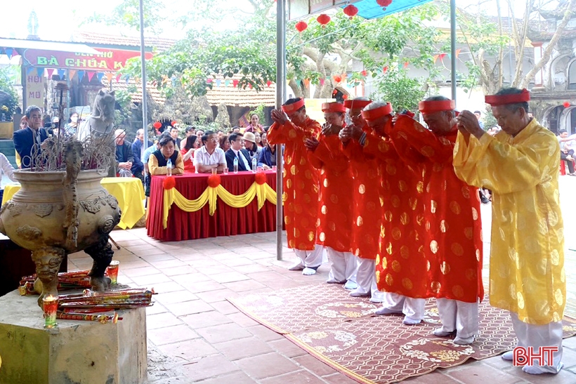 Hundred-year-old blacksmith village in Ha Tinh holds ceremony to worship the founder of the profession