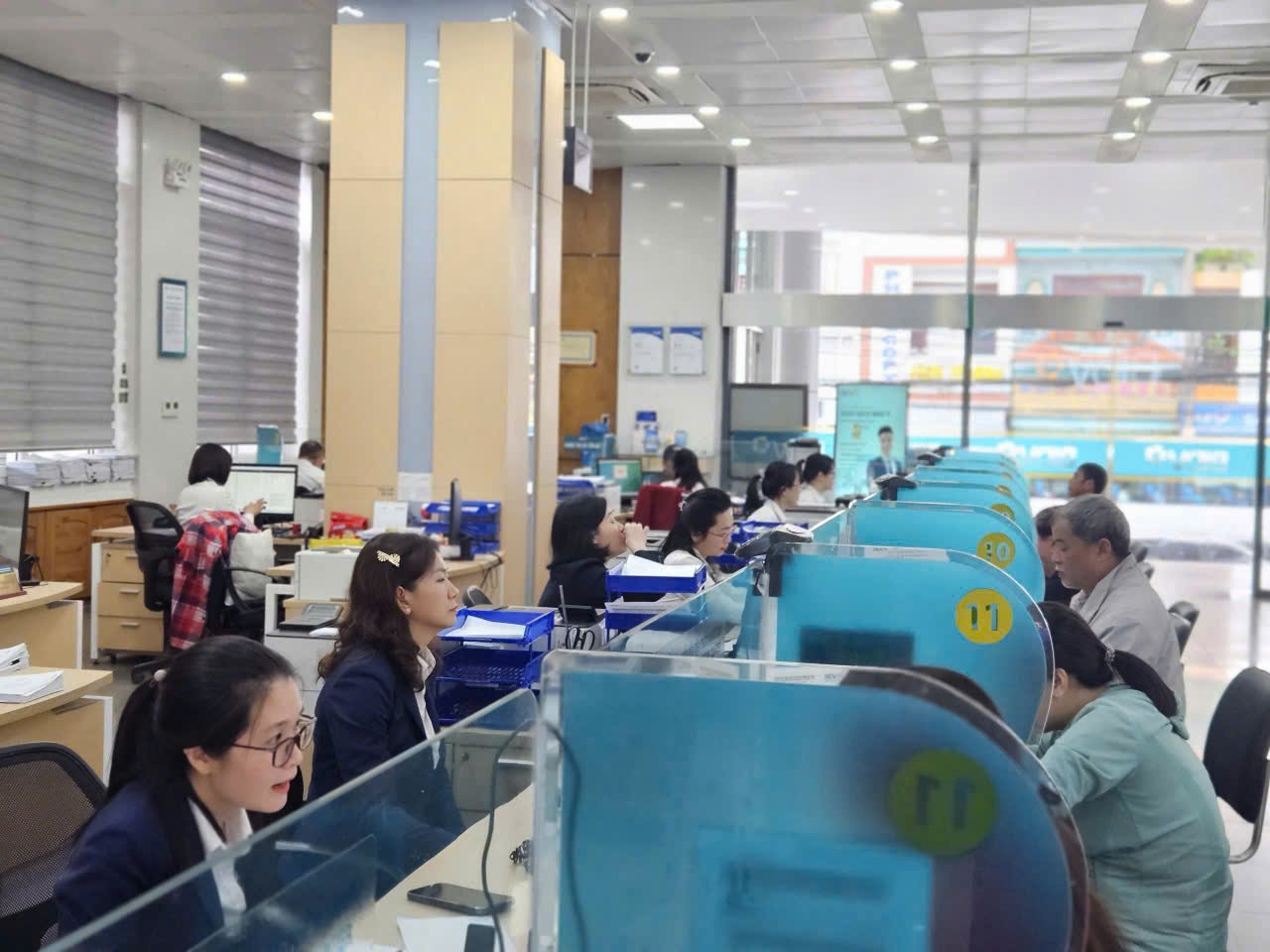 Customers transact at BIDV Khanh Hoa.