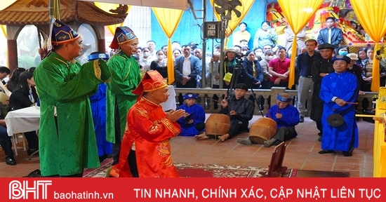 L'anniversaire de la mort du saint Quan Hoang Muoi au temple Cho Cui