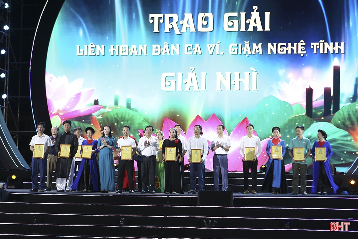 Ha Tinh a remporté le grand prix au festival de la chanson folklorique Nghe Tinh Vi et Giam 2023