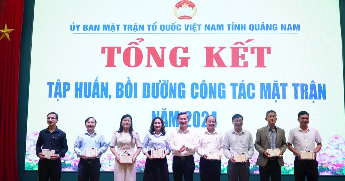 Gần 300 đại biểu hoàn thành lớp bồi dưỡng công tác Mặt trận