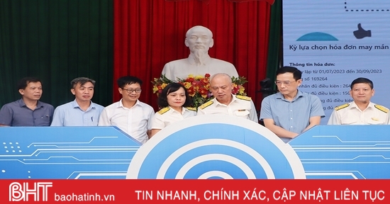 Quay thưởng “Hóa đơn may mắn” quý III năm 2023