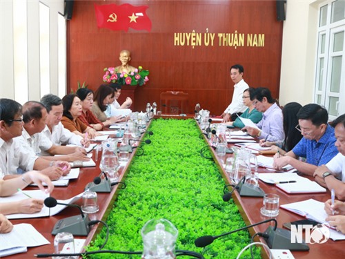 La Commission de mobilisation de masse du Comité provincial du Parti travaille avec le Comité du Parti du district de Thuan Nam