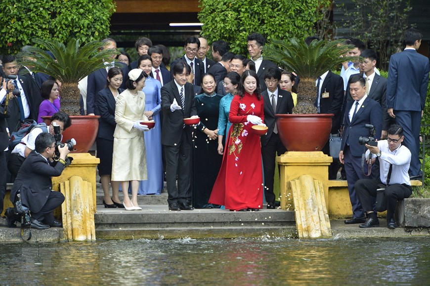 Japanischer Kronprinz und Prinzessin besuchen Reliquienstätte von Präsident Ho Chi Minh