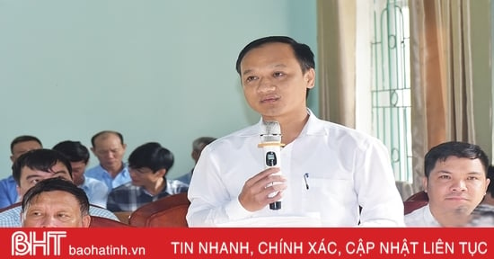 Huong Khe voters worry about landslides on Ngan Sau river bank