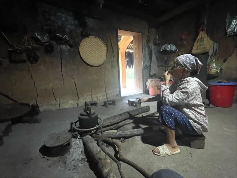 Einzigartige Architektur mit Stampflehmhäusern und Yin-Yang-Dächern des Dao Tien-Volkes in Cao Bang, Foto 10