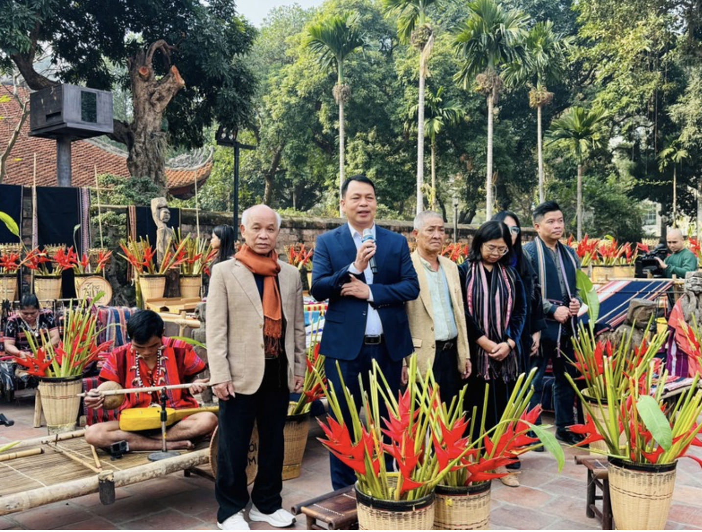 ប្រមូលផ្តុំសិល្បៈវៀតណាមនៅប្រាសាទអក្សរសាស្ត្រ - វត្ថុបុរាណ Quoc Tu រូបថតទី 2