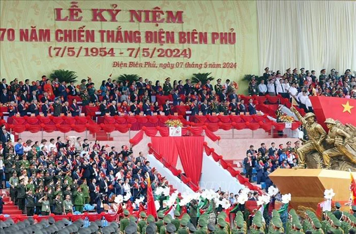 Manifestación, desfile y marcha para celebrar el 70 aniversario de la victoria de Dien Bien Phu: seguimos escribiendo canciones heroicas