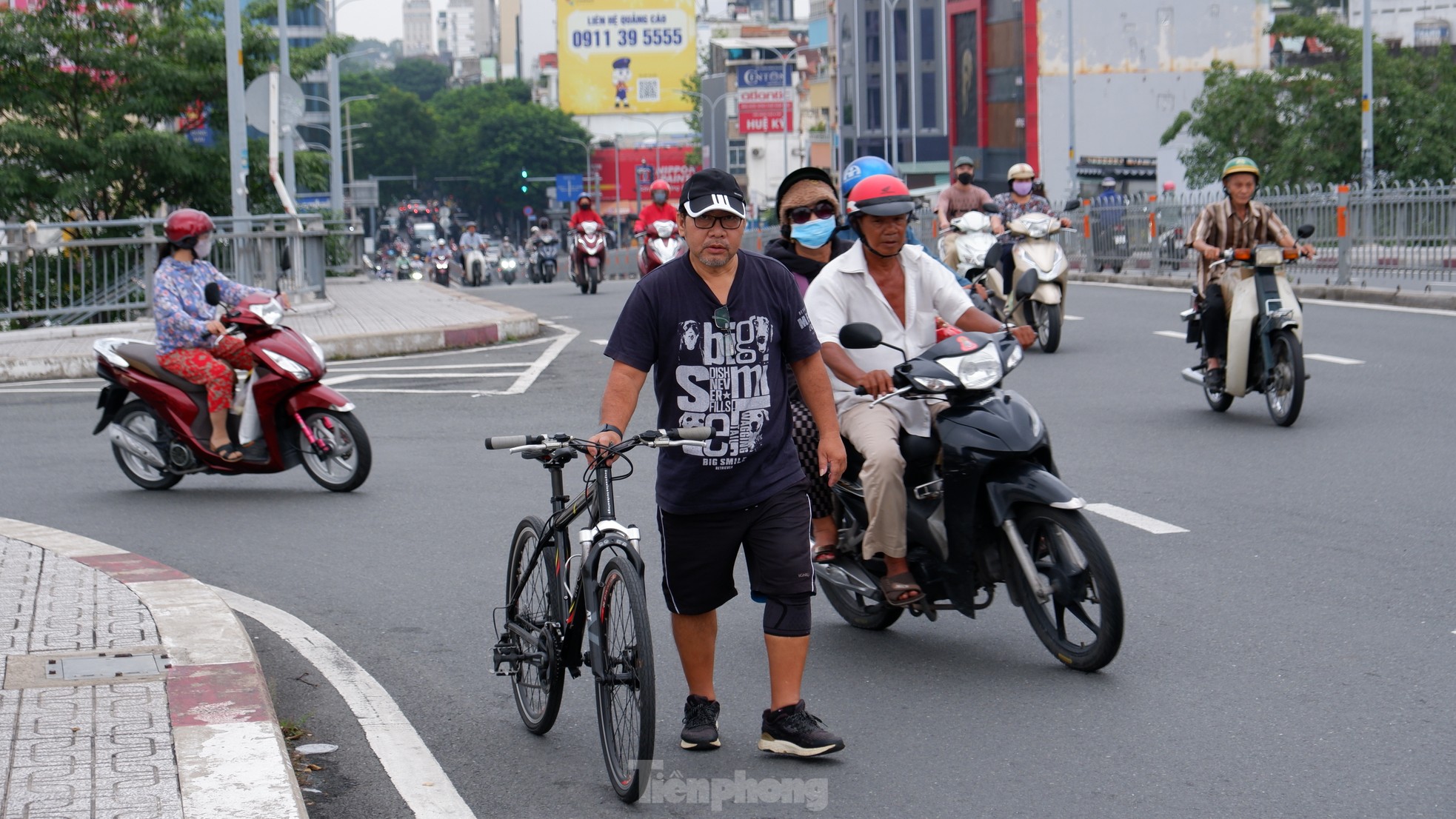 Der Himmel über Ho-Chi-Minh-Stadt ist dunstig, der Feinstaub übersteigt das Standardfoto 10