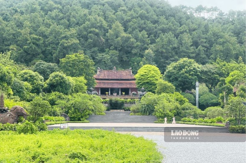 Walking barefoot in a 1,000-year-old temple in Ha Nam