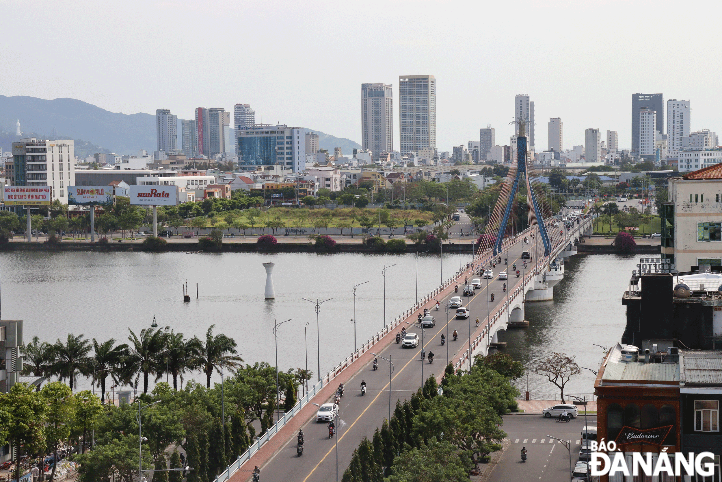 The urban area along the Han River and the east bank is oriented to develop as the urban center of Da Nang city. Photo: HOANG HIEP