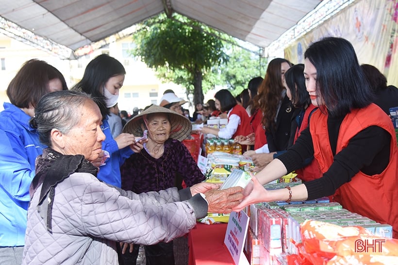 Ấm áp chương trình “Tết nhân ái - Xuân yêu thương” tại các địa phương