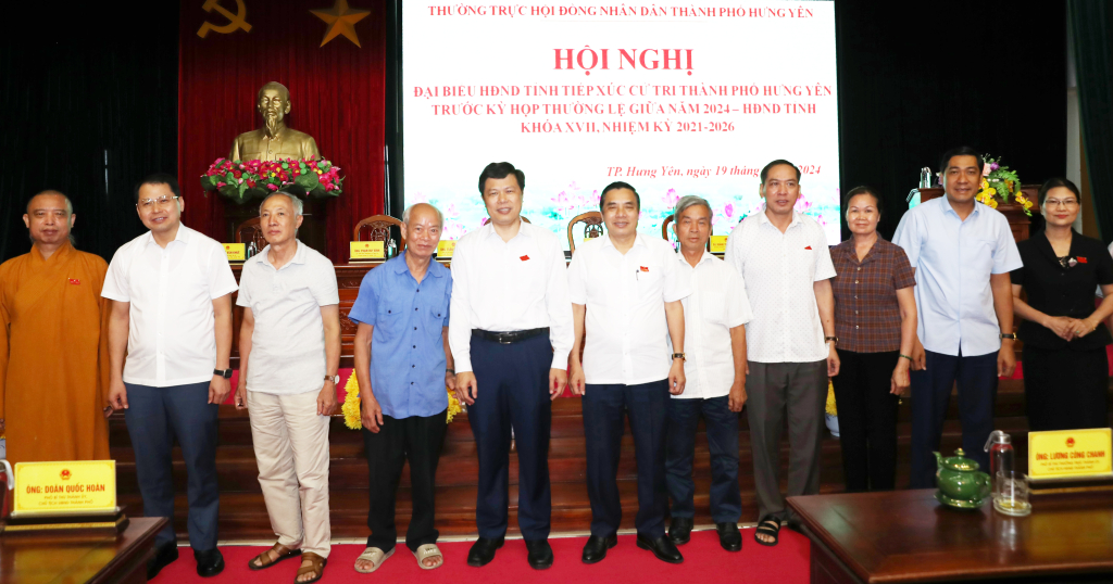 Các đại biểu với cử tri thành phố Hưng Yên
