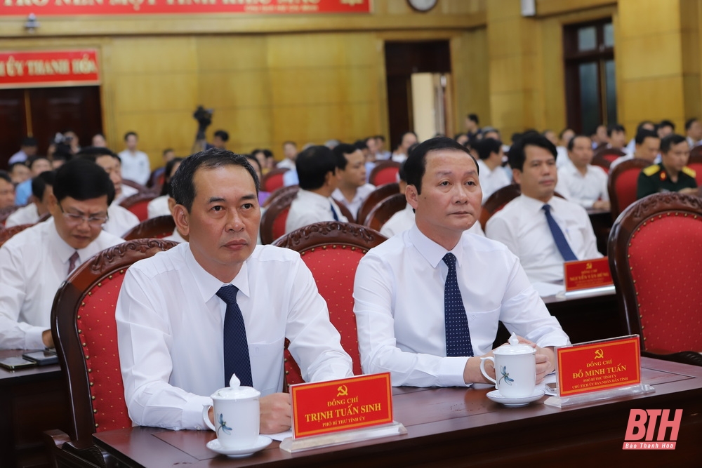 Images at the conference announcing the Politburo's decision to appoint Senior Lieutenant General Nguyen Doan Anh to hold the position of Secretary of Thanh Hoa Provincial Party Committee