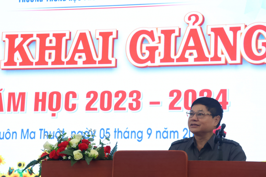 Phó Bí thư Thường trực Tỉnh ủy Phạm Minh Tấn đọc thư Chủ tịch nước gửi ngành giáo dục nhân dịp Khai giảng năm học 2023 - 2024