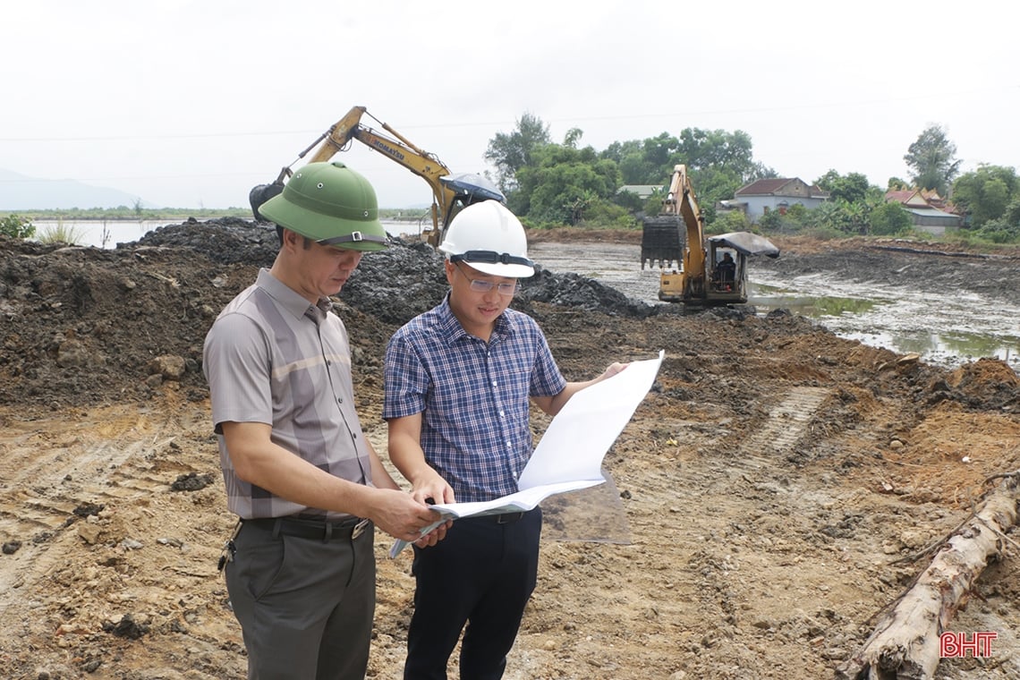 Sur le chantier de construction du projet de la rocade Est de la ville de Ha Tinh