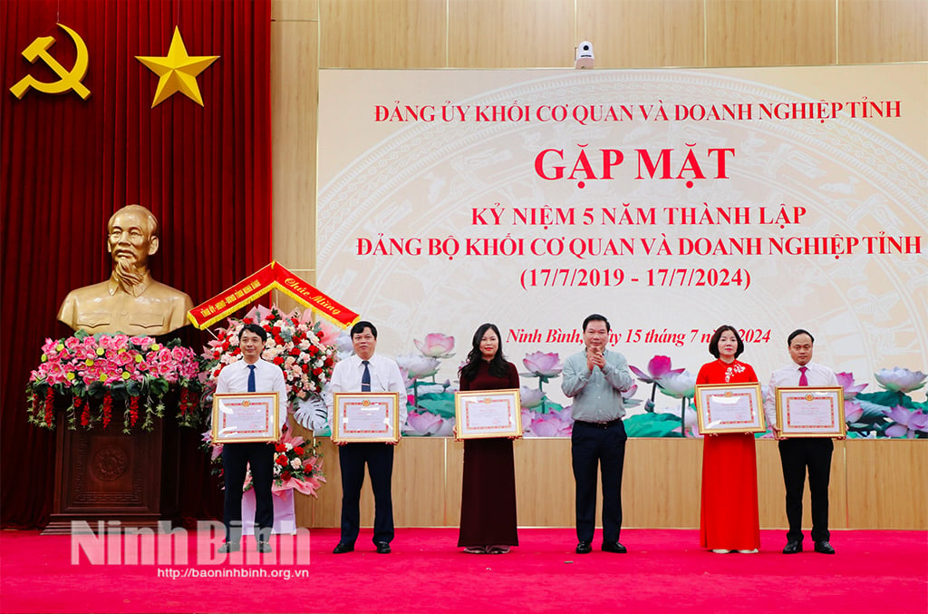 Gặp mặt kỷ niệm 5 năm thành lập Đảng bộ Khối Cơ quan và Doanh nghiệp tỉnh