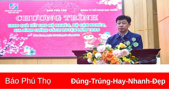 ចែកអំណោយ "តេតដល់គ្រប់ផ្ទះ" នៅស្រុកឡាំថៅ
