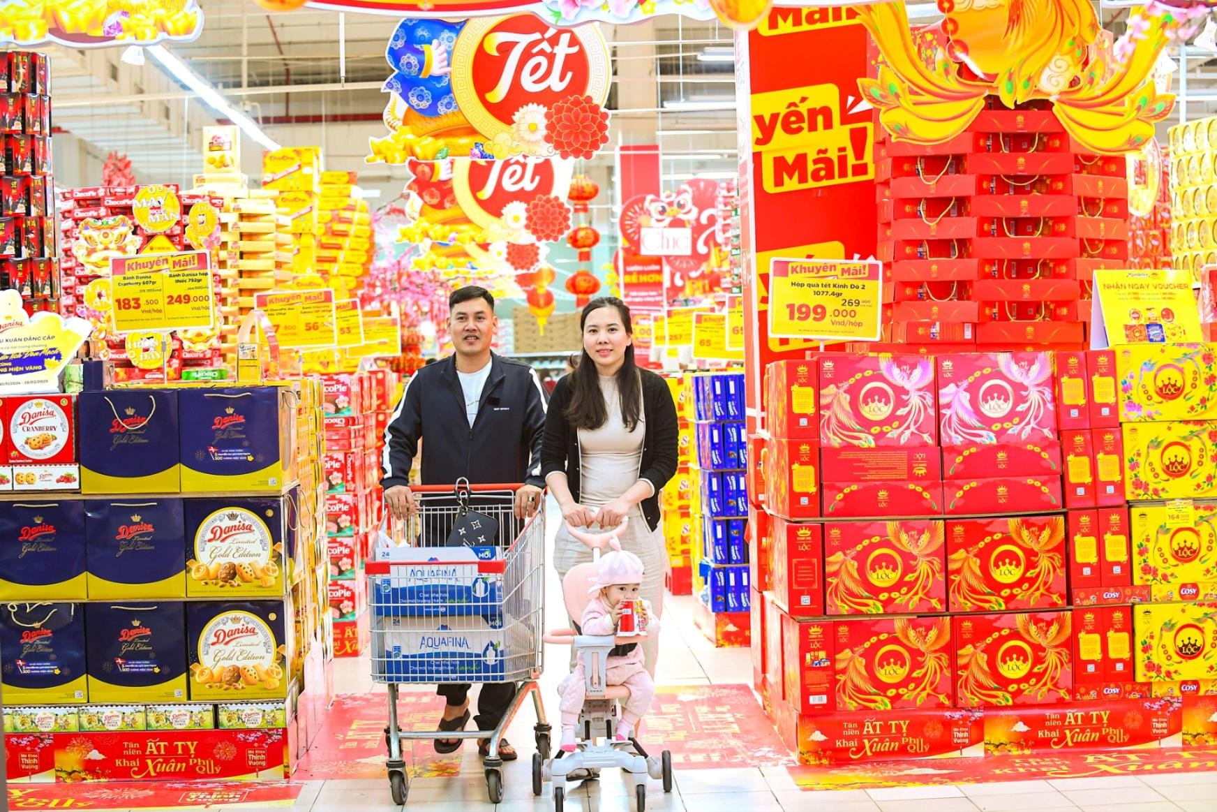 Tet goods are full of supermarkets in Hai Duong