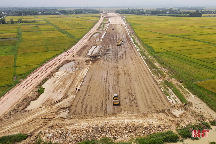 Ha Tinh débourse 2 000 milliards de VND pour le défrichement des terrains de l'autoroute Nord-Sud