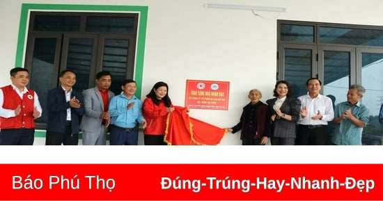 Übergabe des Humanitarian House im Bezirk Thanh Thuy