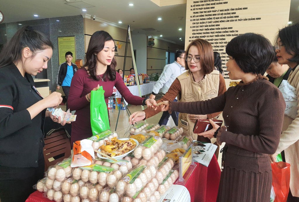 Les produits OCOP de Quang Ninh sont populaires auprès des consommateurs.