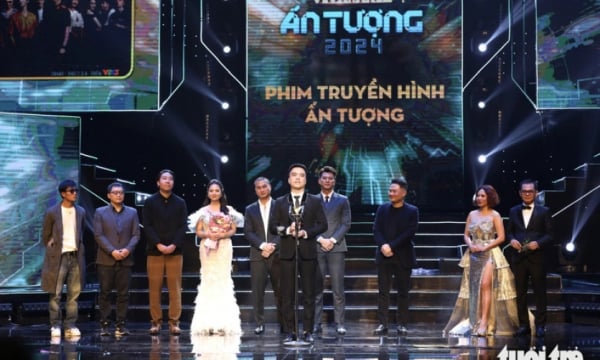 ショー「Anh trai vu ngan cong gai」（The Lonely Hero）は、VTV Awards 2024の印象的なエンターテイメントプログラムです。