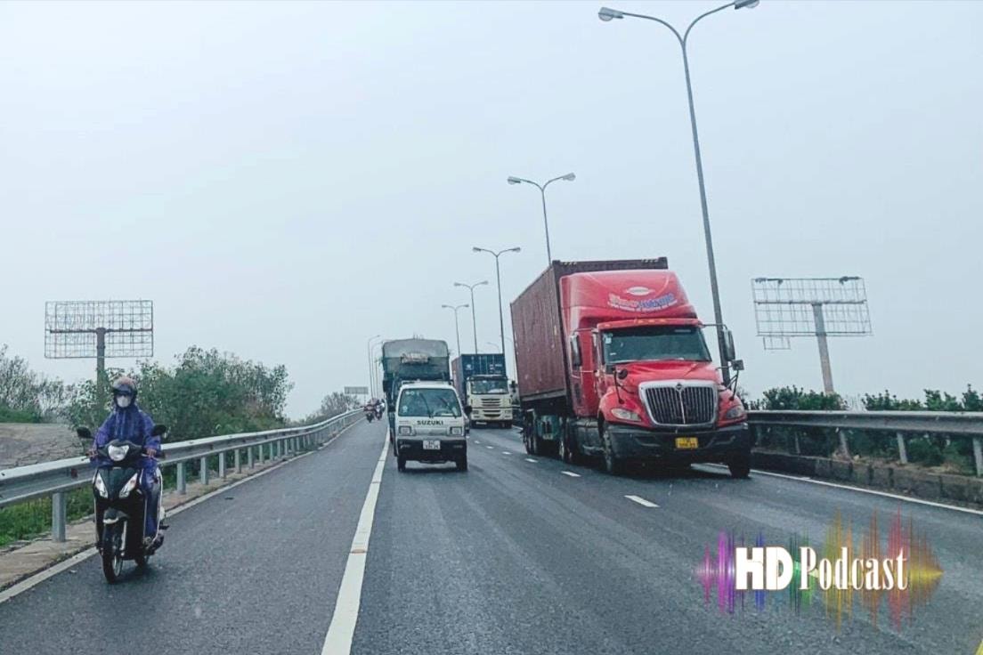 Experimente la conducción cuesta arriba y sobre puentes.