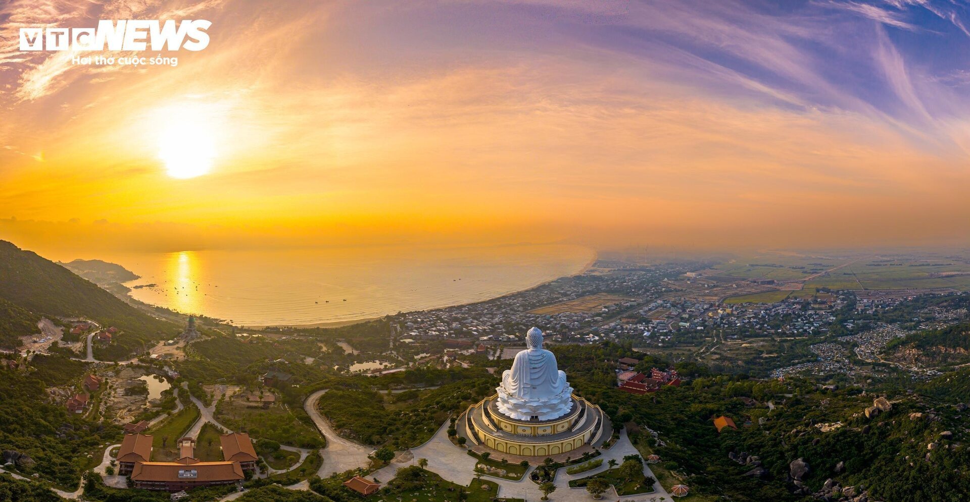 Entdecken Sie das Meeresparadies am Fuße der riesigen sitzenden Buddha-Statue in Binh Dinh - 8
