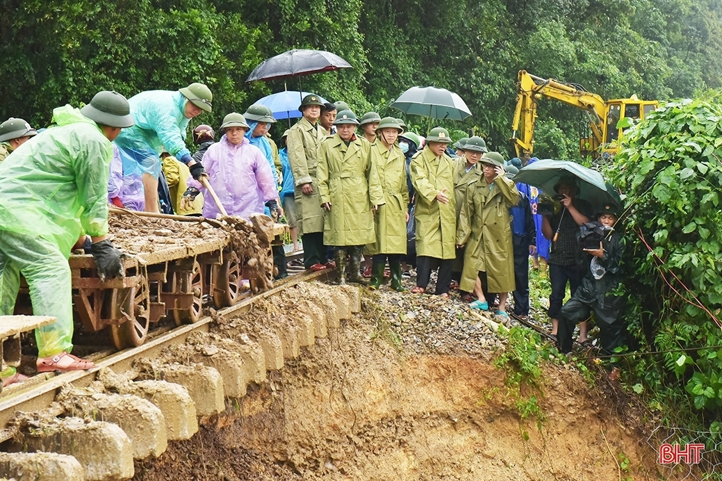 Khẩn trương khắc phục điểm sạt lở đường sắt Bắc - Nam đoạn qua xã Đức Liên