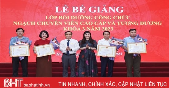 Bế giảng lớp bồi dưỡng công chức ngạch chuyên viên cao cấp tại Hà Tĩnh