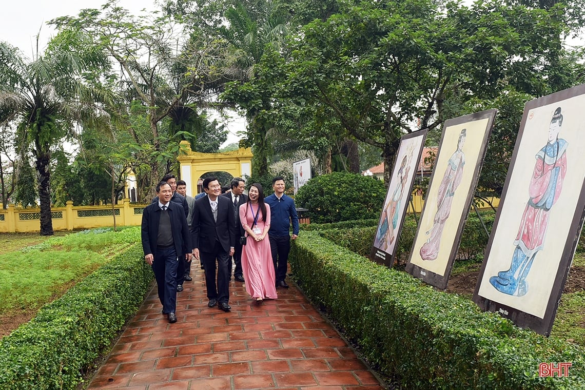 อดีตประธานาธิบดี Truong Tan Sang ถวายธูปที่แหล่งโบราณสถานสามแยกดงล็อค