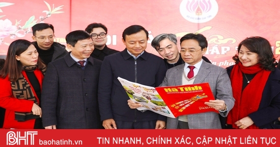 Hà Tĩnh khai mạc Hội báo Xuân Giáp Thìn 2024