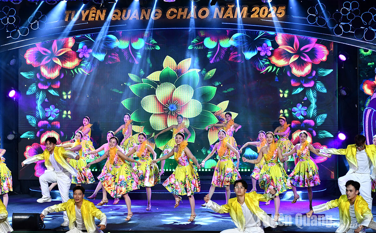 General rehearsal of Tuyen Quang program welcoming 2025