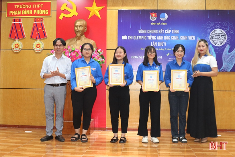 Cérémonie de remise des prix du 5e Concours olympique d'anglais pour étudiants