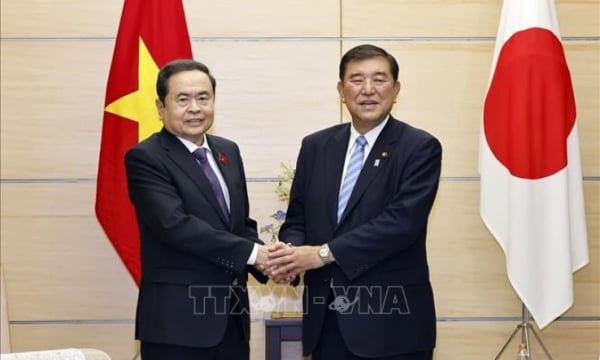 Le président de l'Assemblée nationale, Tran Thanh Man, rencontre le Premier ministre japonais Ishiba Shigeru