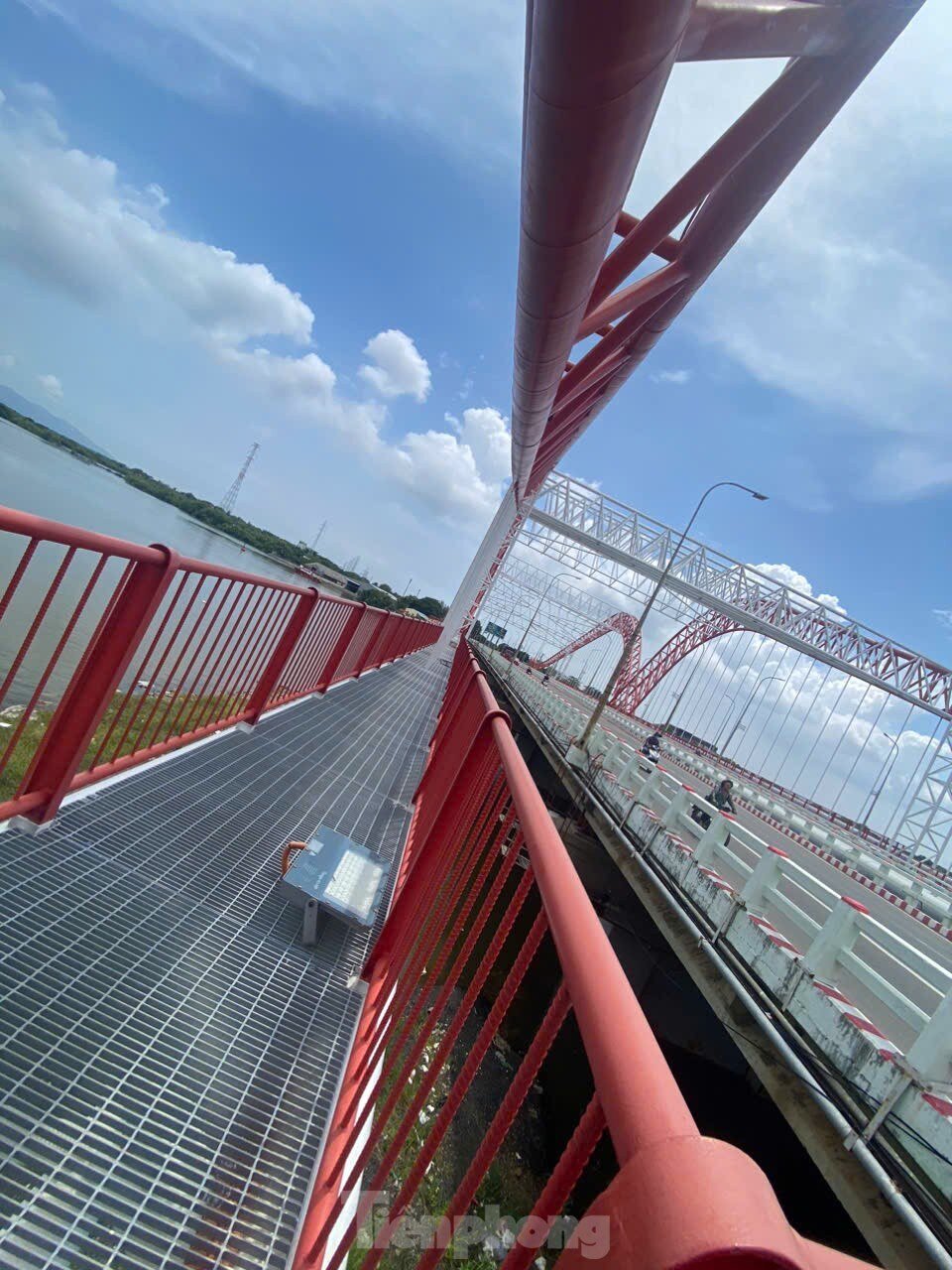 Close-up of the bridge shaped like a seagull spreading its wings in Ba Ria - Vung Tau photo 13