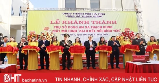 Líderes del Ministerio de Seguridad Pública y de la provincia de Ha Tinh asistieron a la ceremonia de inauguración de la sede de la policía comunal.